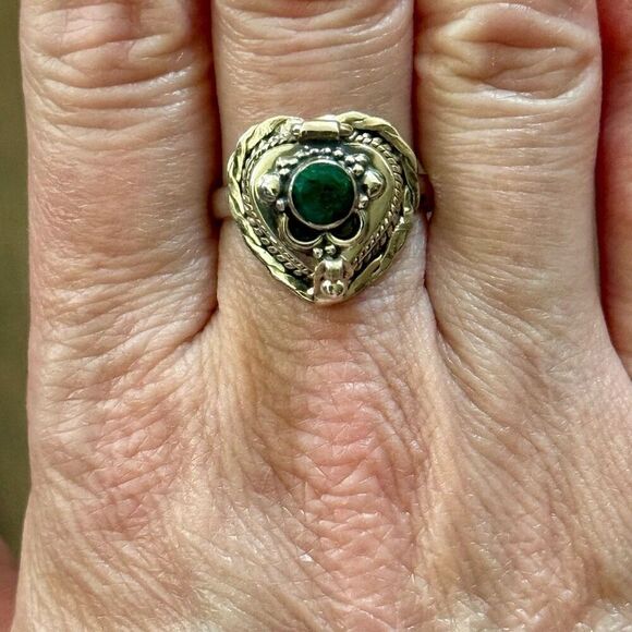 Faceted Round Emerald Gemstone Poison Locket Box Heart Ring Sterling Silver Sz 8 - Picture 9 of 9